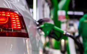 Повышение цен на бензин Премиум не затрагивает малообеспеченных 