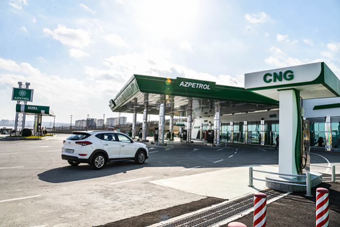 На 4 заправках “Azpetrol” начались продажи CNG 
